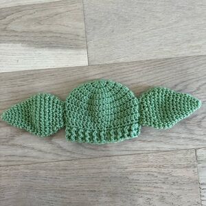 Hand knitted Baby yoda hat ears 0-6 months green ears. Star Wars fans